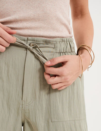 Short cargo taille &eacute;lastiqu&eacute;e vert kaki femme