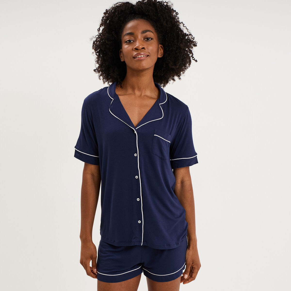 Ensemble pyjama fluide short et chemise bleu marine femme