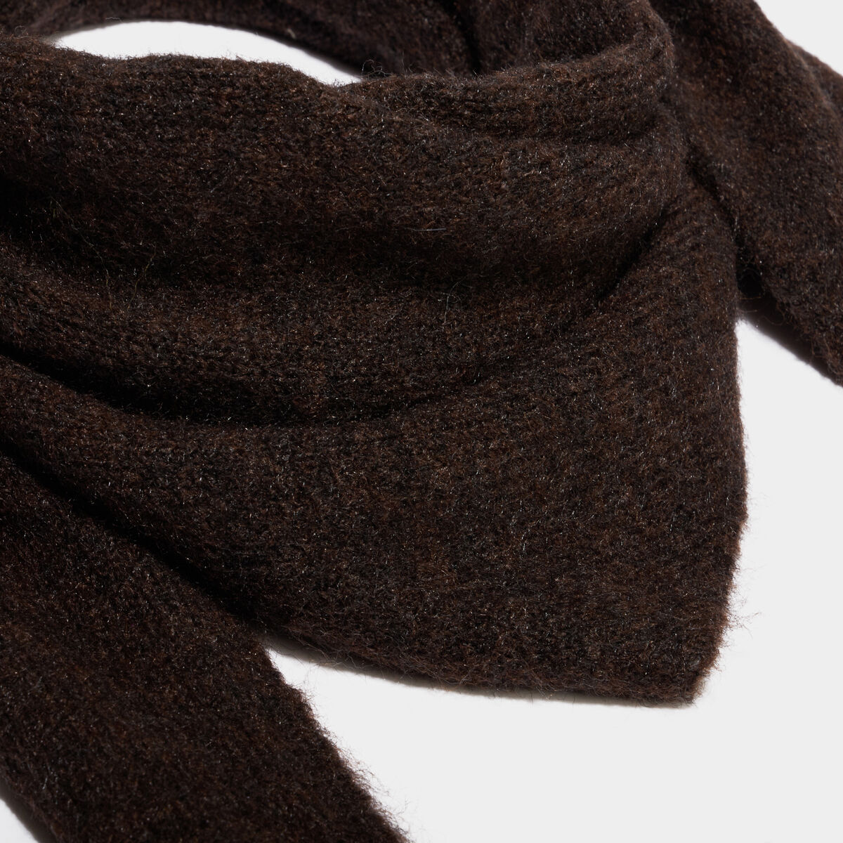 &Eacute;charpe triangulaire en maille douce marron fonc&eacute; femme