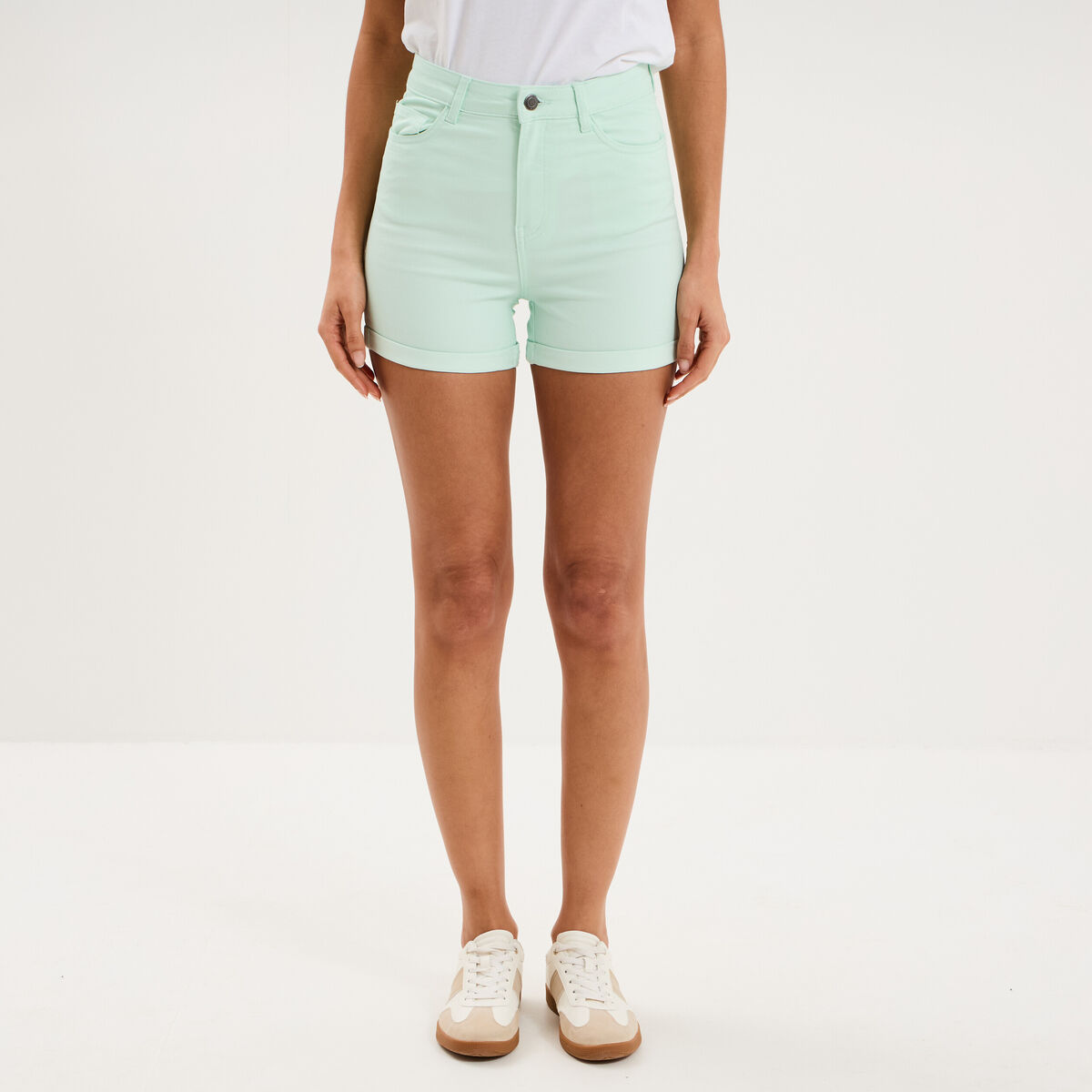 Short en jean slim coton stretch vert clair femme