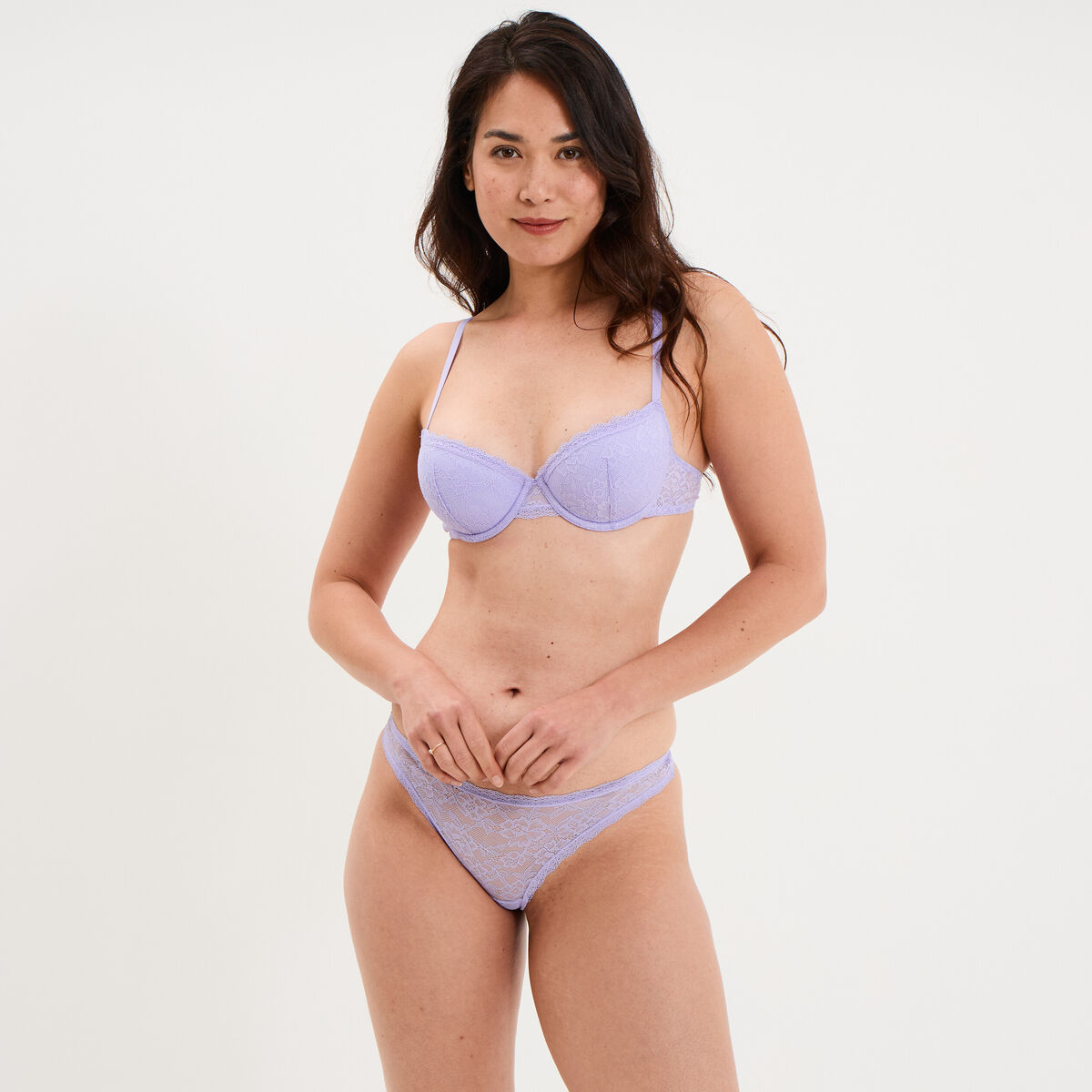 Tanga en dentelle doublure coton parme femme
