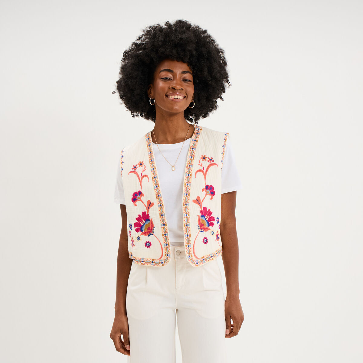 Veste brod&eacute;e sans manches coton creme femme