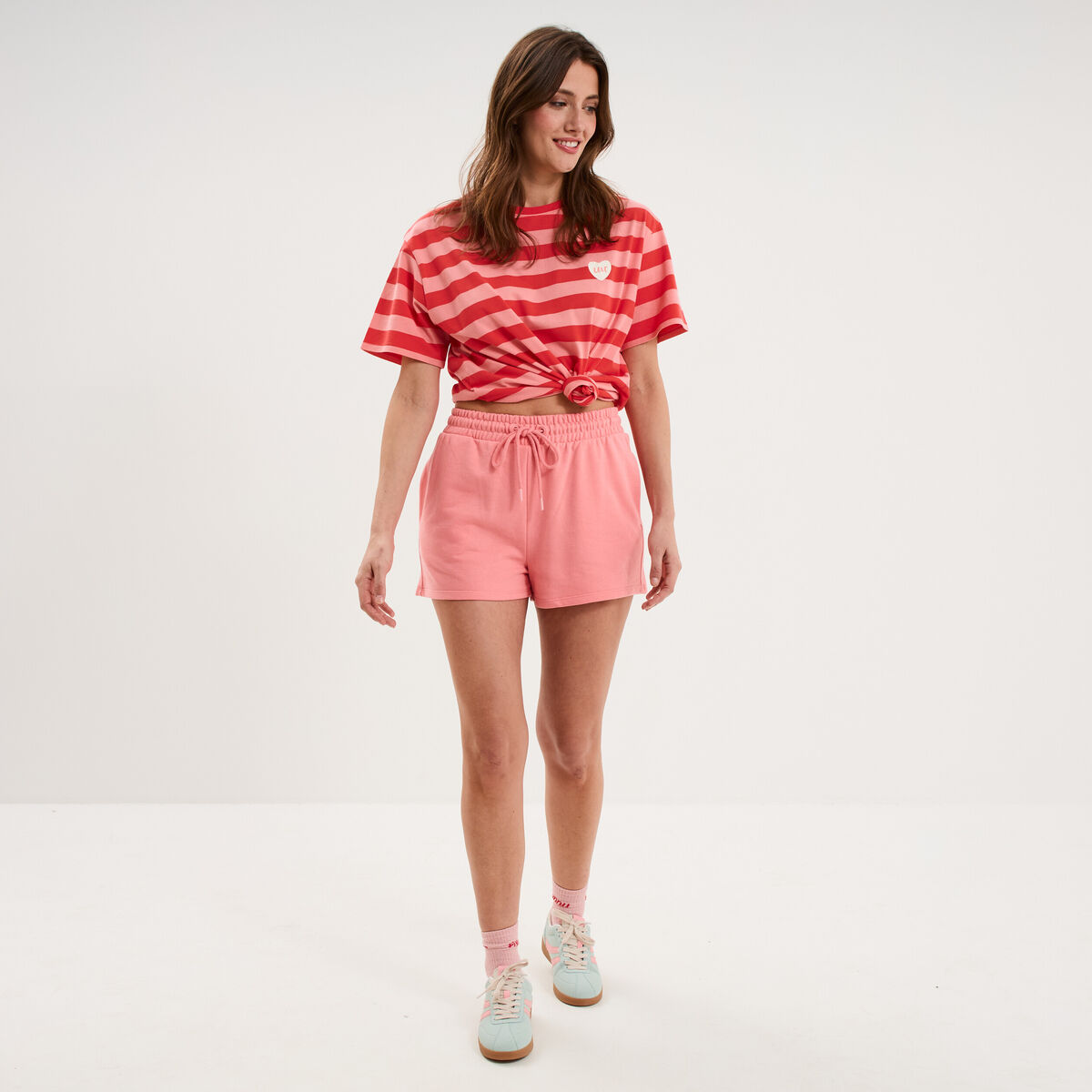 Short de jogging molletonn&eacute; ajust&eacute; rose femme