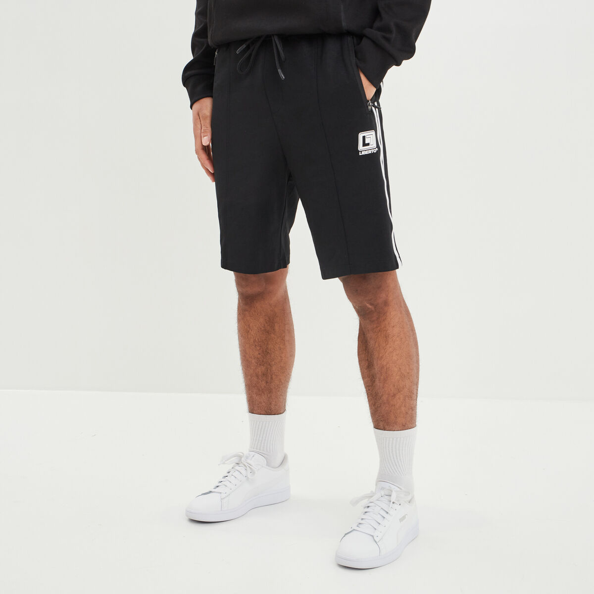 Short jogging droit &eacute;lastiqu&eacute; Liberto noir homme