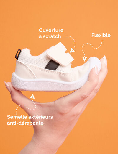 Baskets basses &agrave; semelles souples blanc b&eacute;b&eacute; gar&ccedil;on