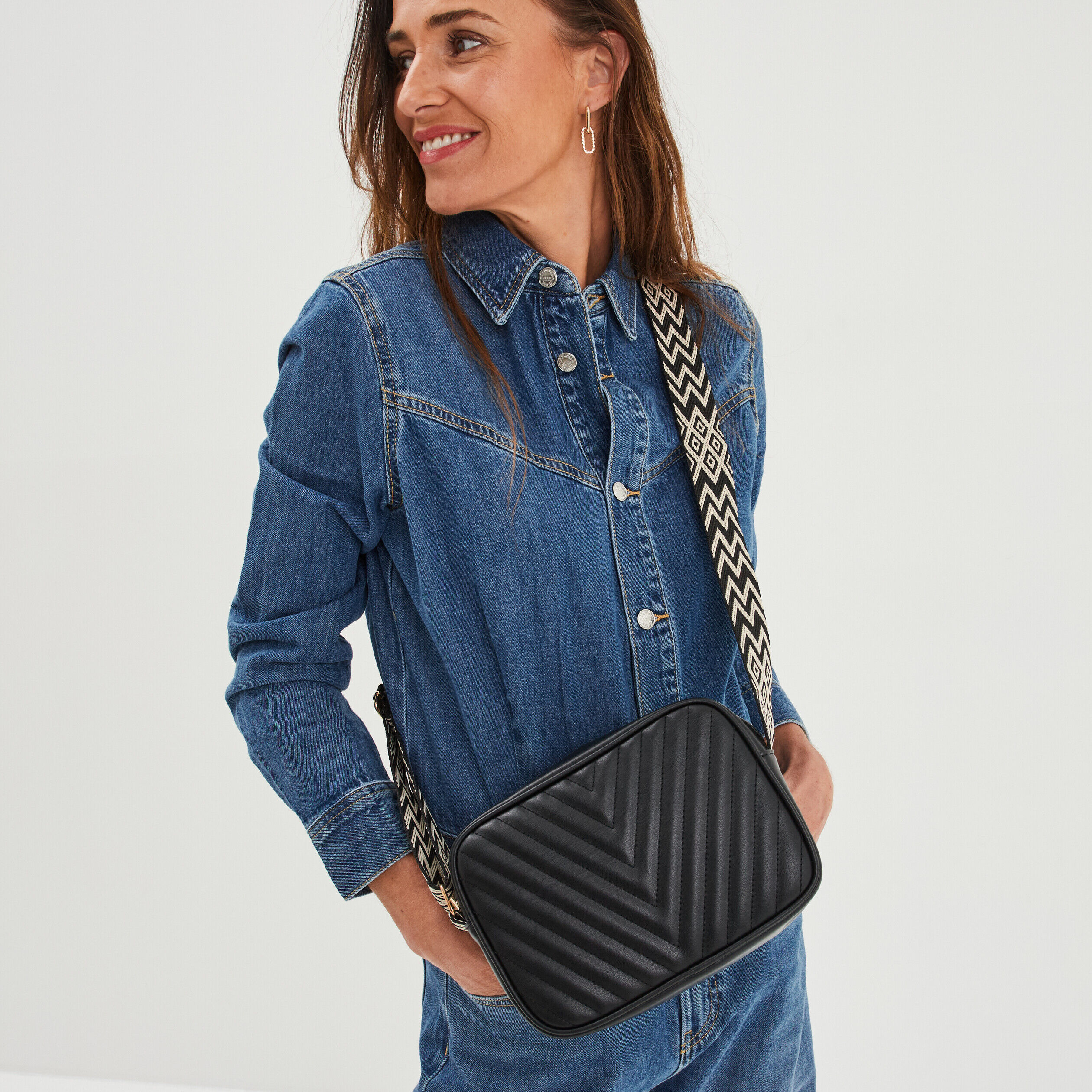 Sac bandoulière matelassé noir femme LH