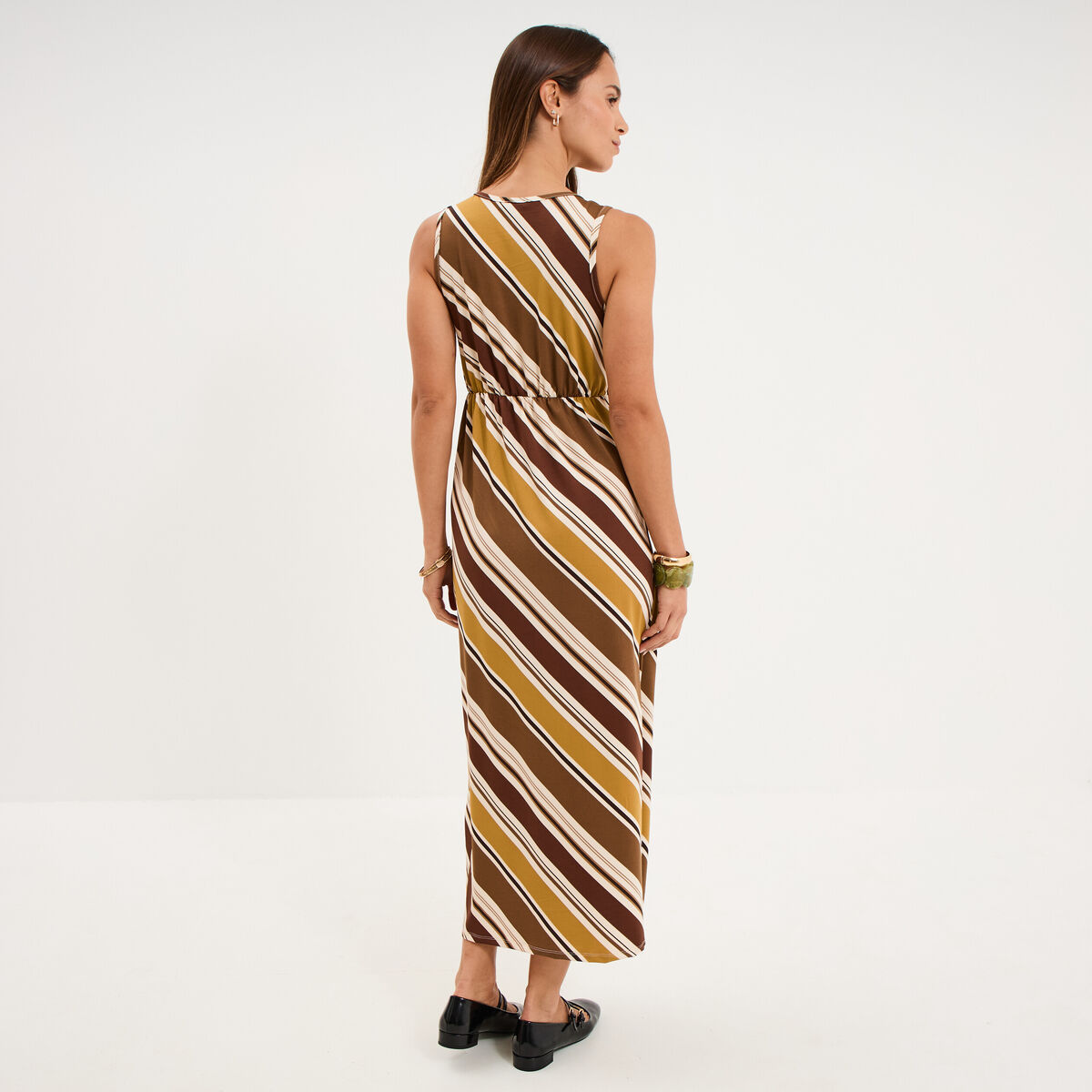 Robe longue &eacute;paules d&eacute;tails bijoux vert kaki femme