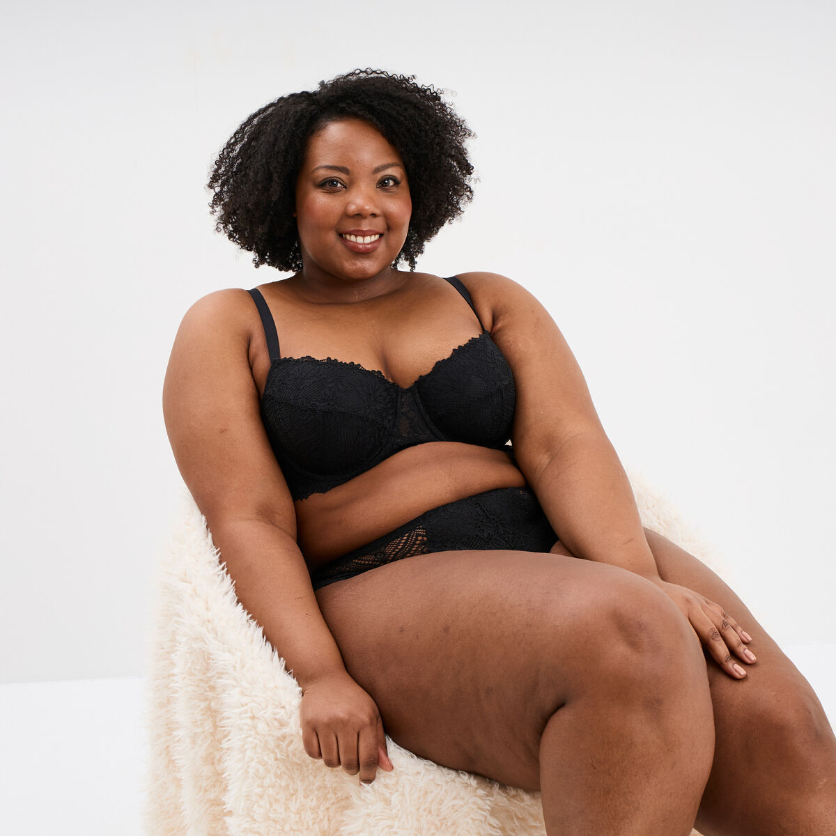 Soutien-gorge embo&icirc;tant dentelle noir femme grande taille