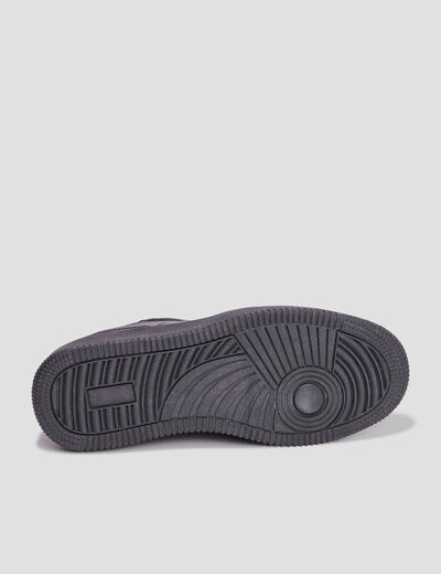 Baskets &agrave; lacets semelle plate noir gar&ccedil;on