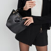Sac seau avec poignée noir femme