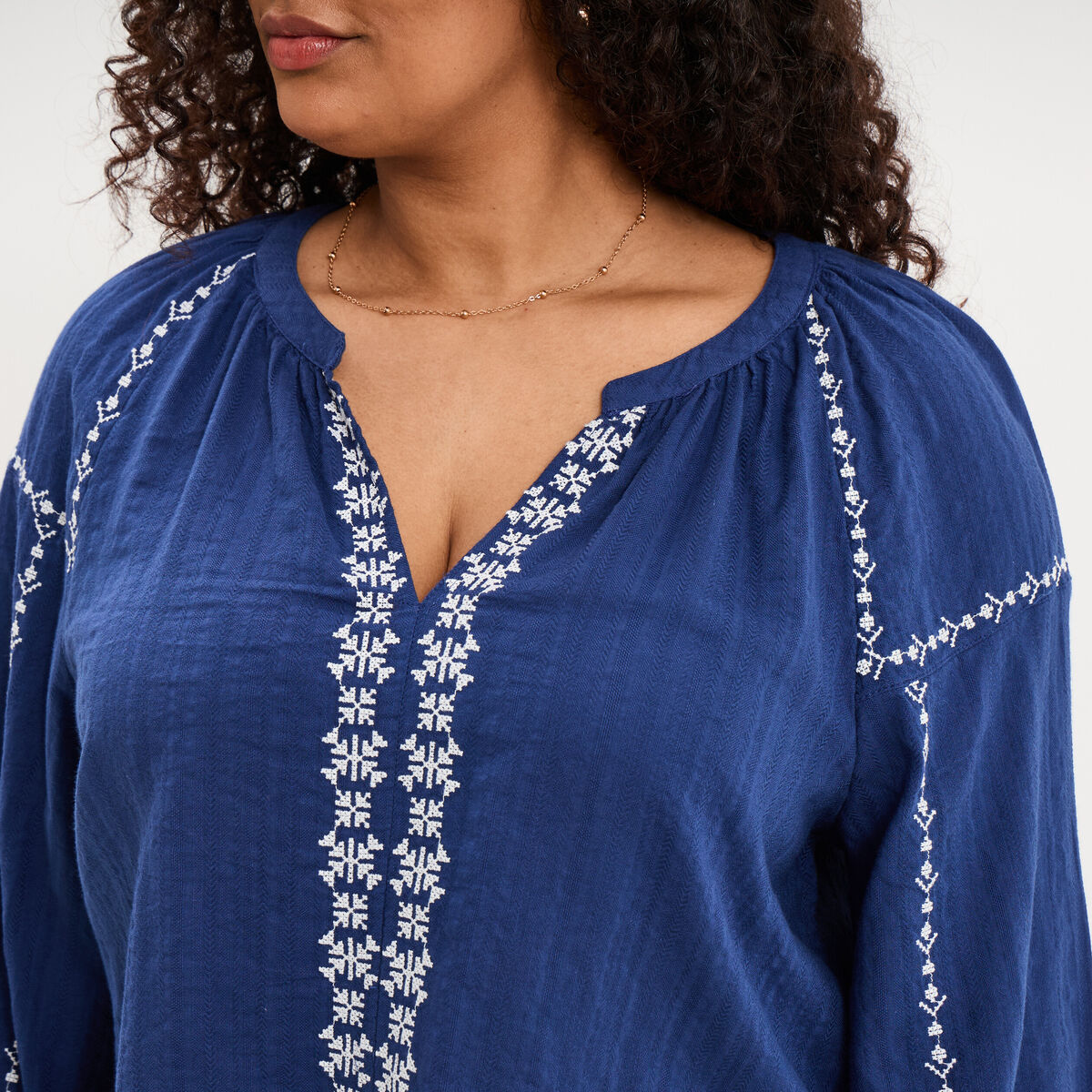Blouse brod&eacute;e manches longues coton bleu marine femme grande taille