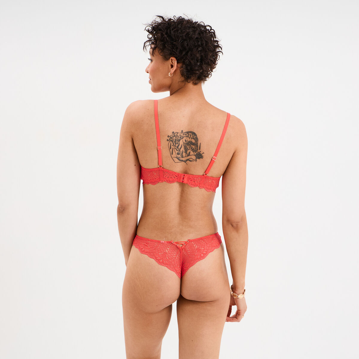 Soutien-gorge push-up padd&eacute; dentelle rouge femme