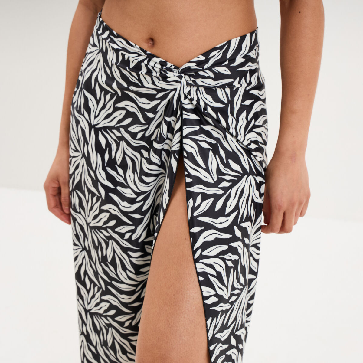 Jupe par&eacute;o de plage noir femme