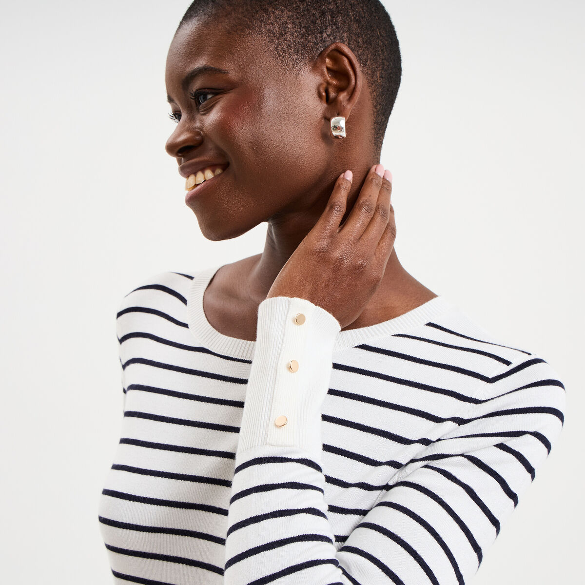 Pull col rond boutons aux poignets beige femme