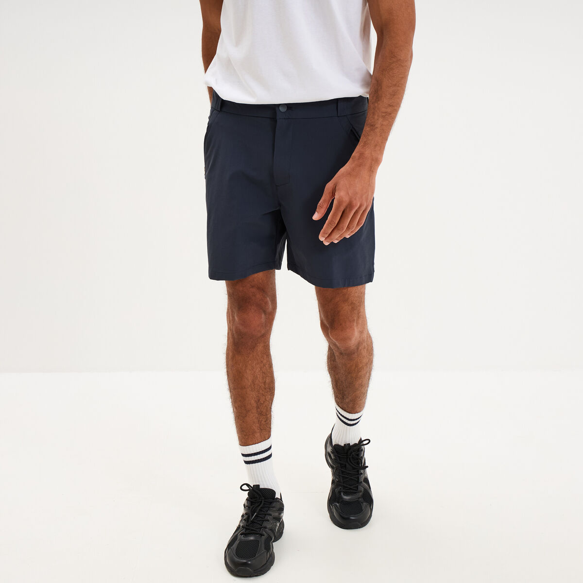 Short droit stretch poches zipp&eacute;es gris fonc&eacute; homme