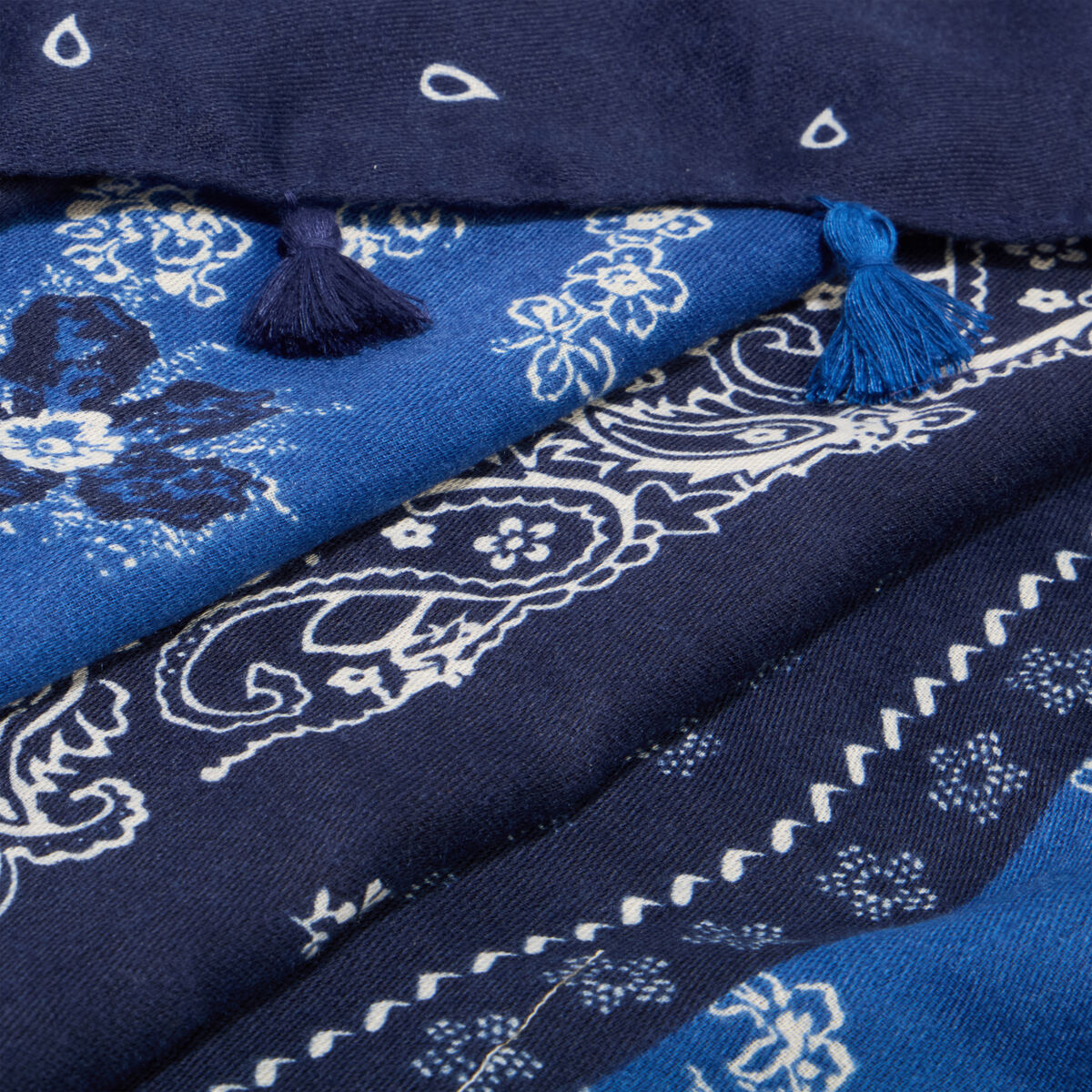 Foulard &agrave; pampilles bleu femme