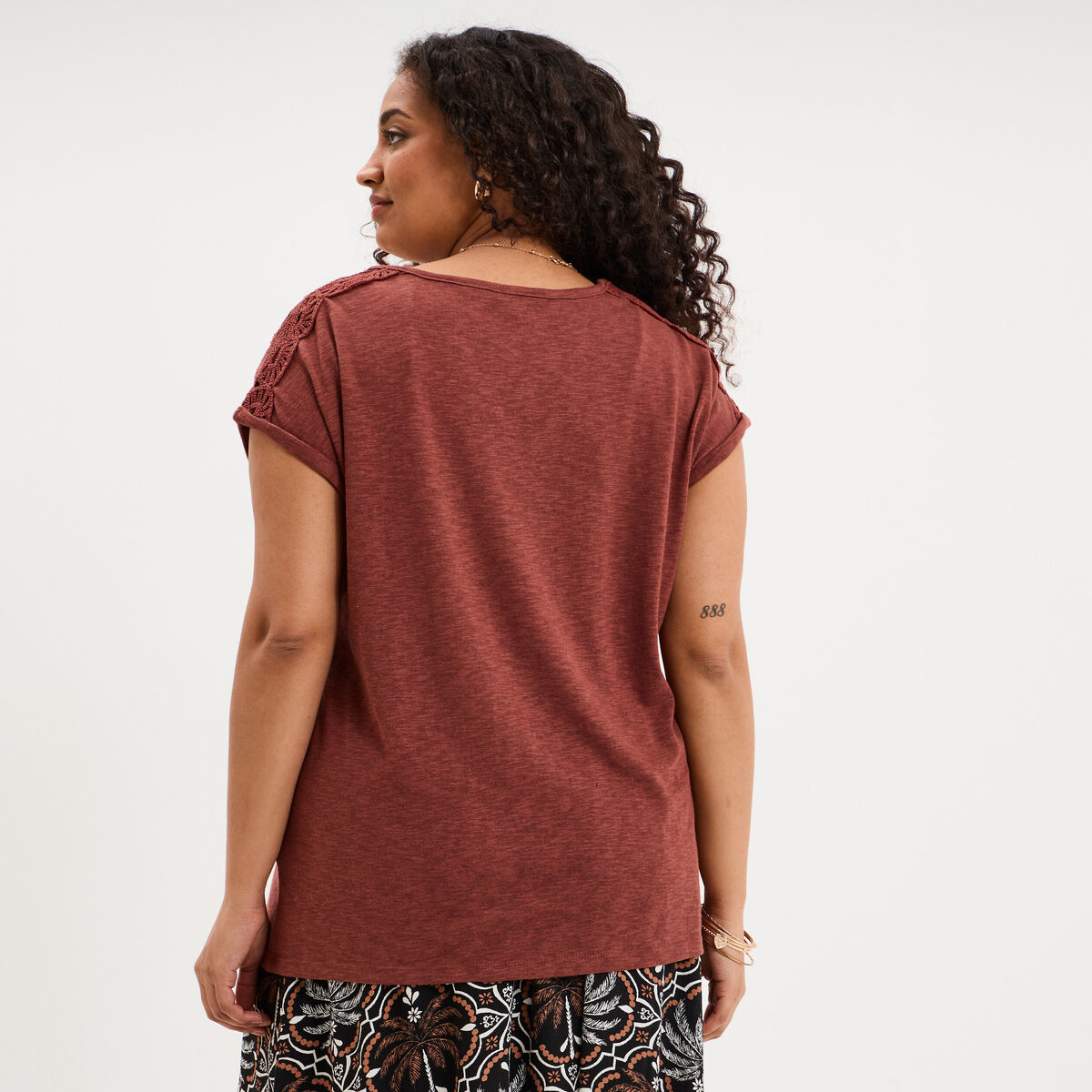 T-shirt &eacute;paules effet macram&eacute; marron cognac femme grande taille