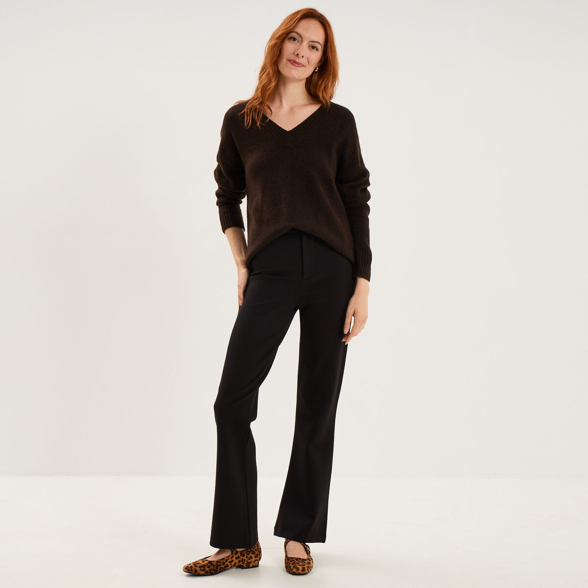 Pull col en V manches longues marron fonc&eacute; femme