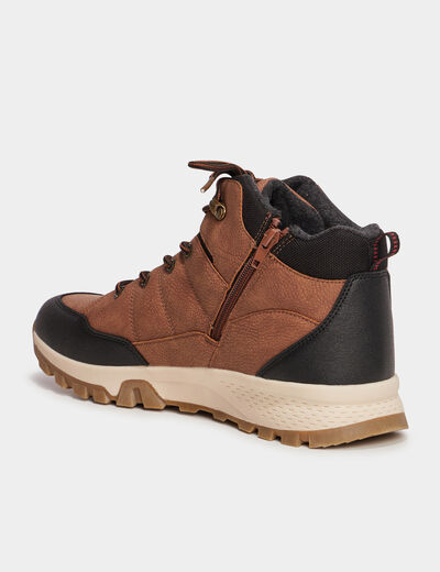 Boots crantées à lacets marron homme