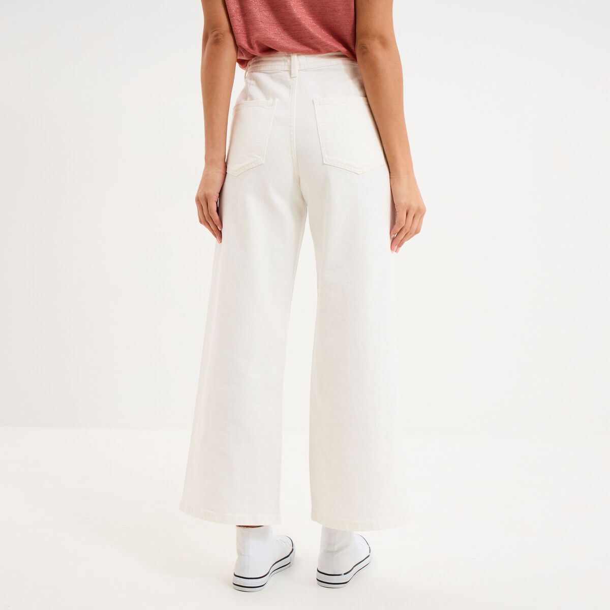 Jean large cropped poches plaqu&eacute;es coton ivoire femme