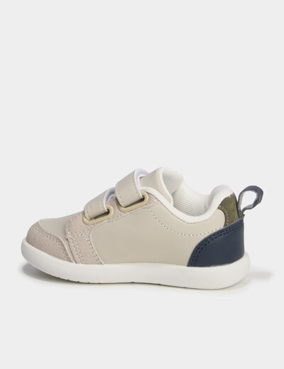 Tennis basses &agrave; scratchs semelle souple blanc b&eacute;b&eacute; gar&ccedil;on
