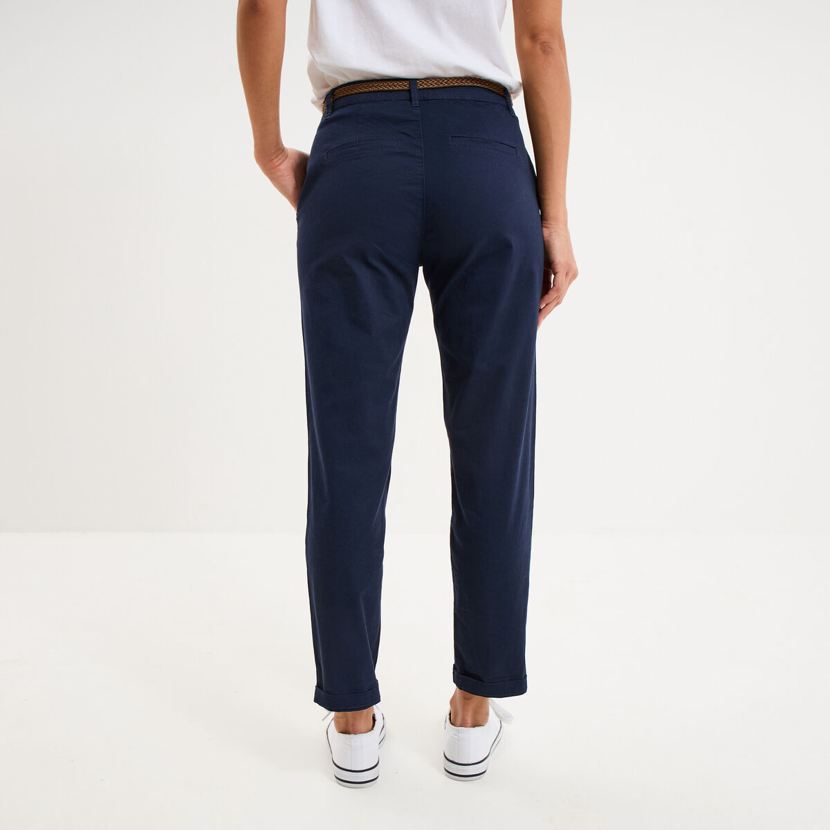 Pantalon chino 7/8&egrave;me ceinture tress&eacute;e bleu marine femme