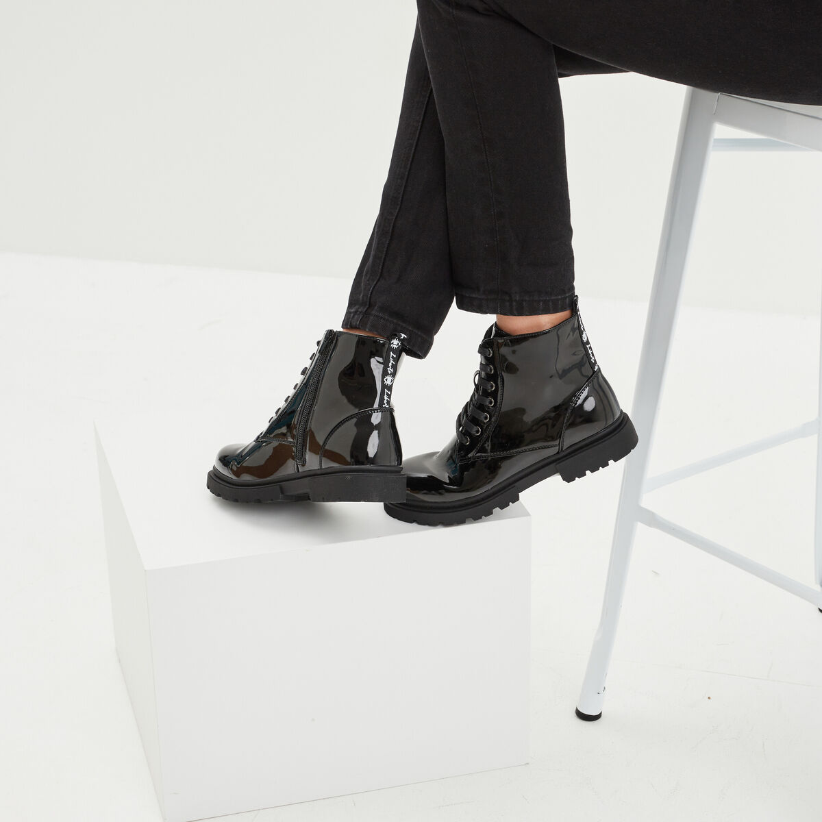 Bottines vernies zipp&eacute;es Liberto noir fille