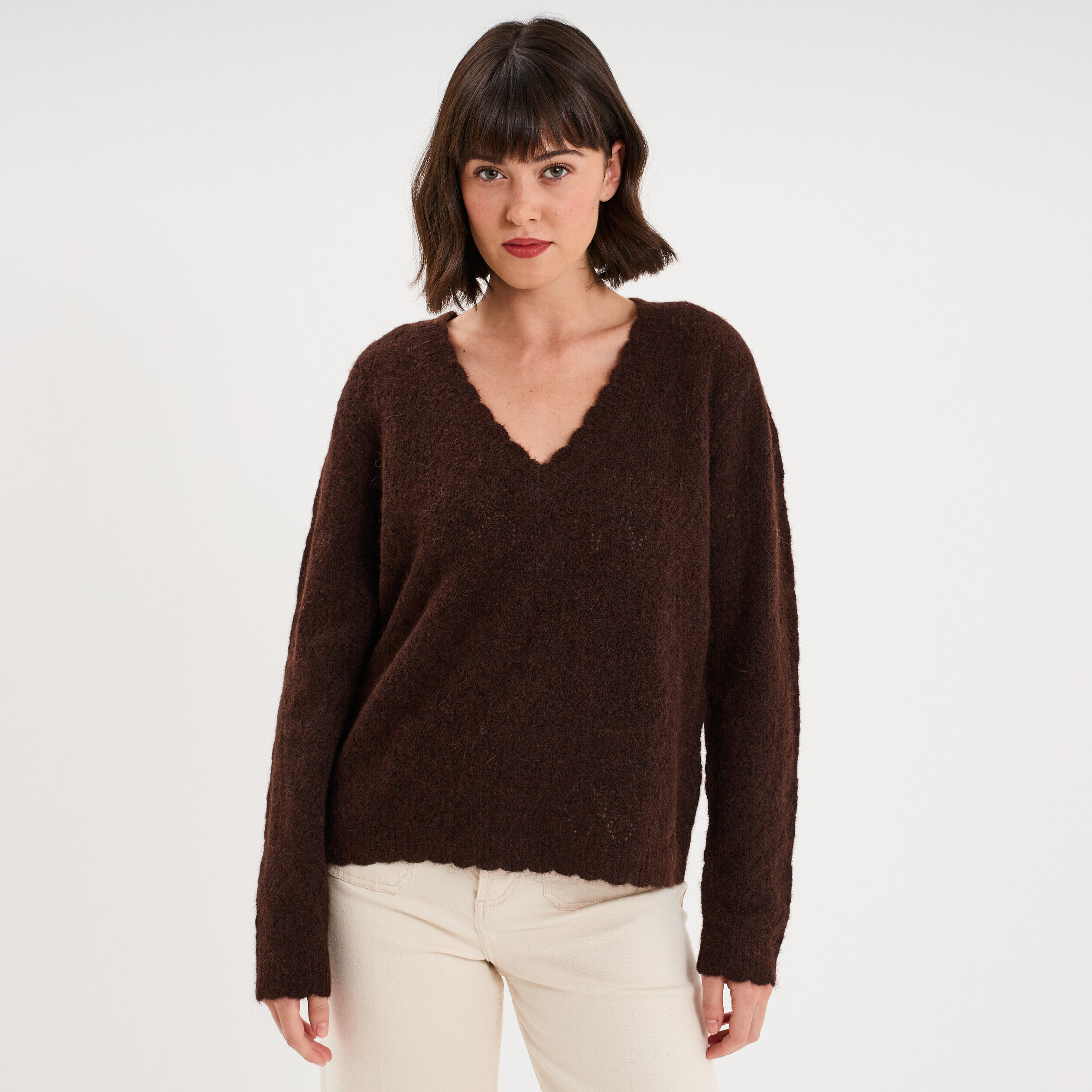 Pull col V ajouré manches longues marron foncé femme