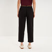 Pantalon chino regular ceinture tress&eacute;e noir femme
