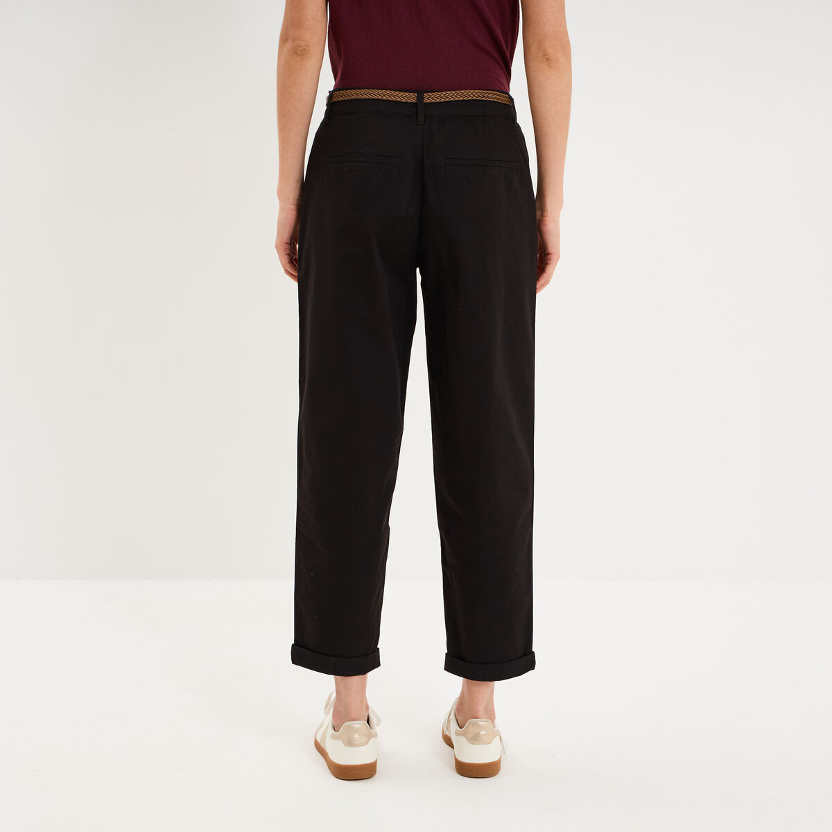 Pantalon chino regular ceinture tress&eacute;e noir femme