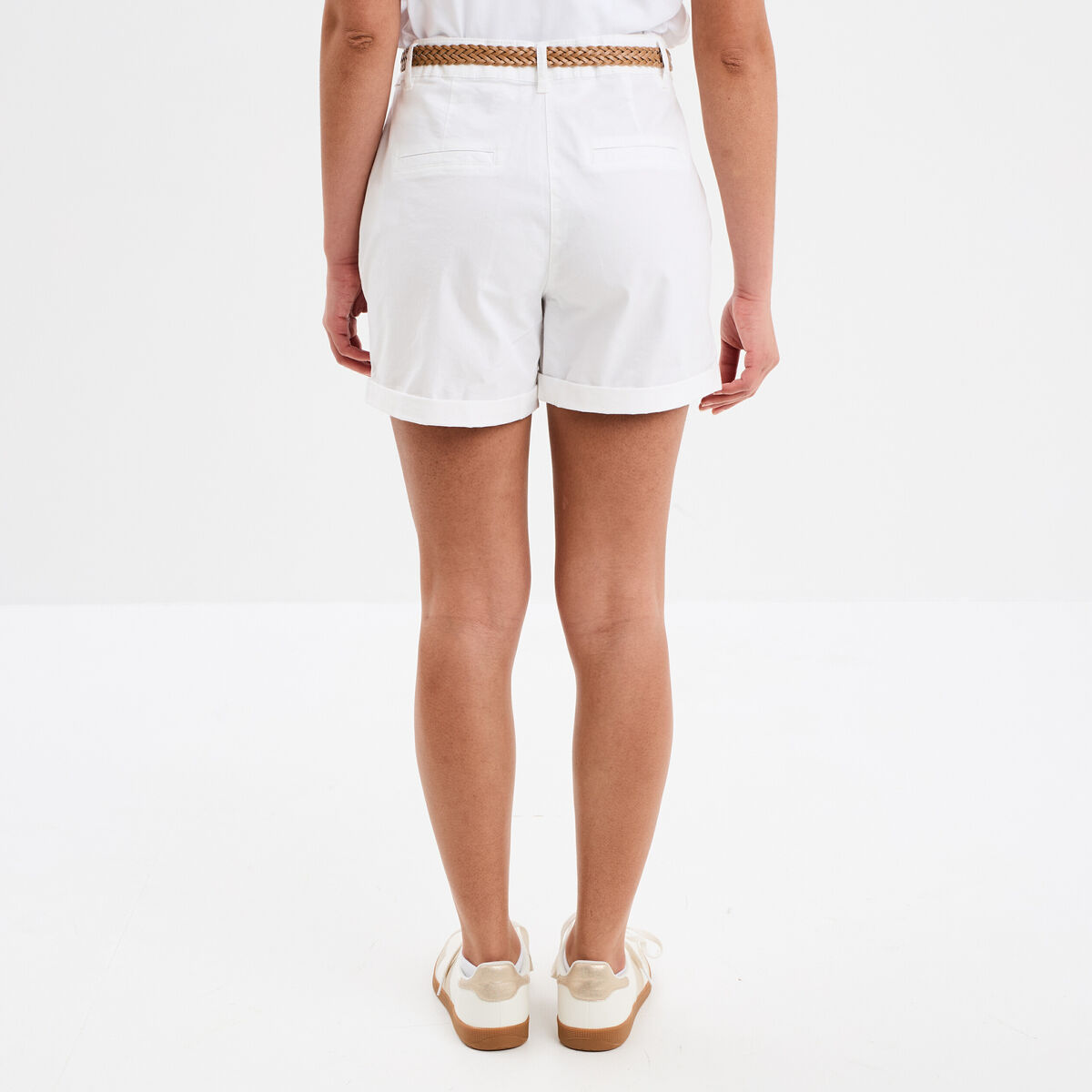 Short chino ceinture tress&eacute;e blanc femme