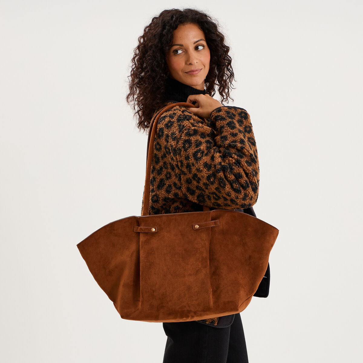 Sac cabas trap&egrave;ze effet su&eacute;dine camel femme