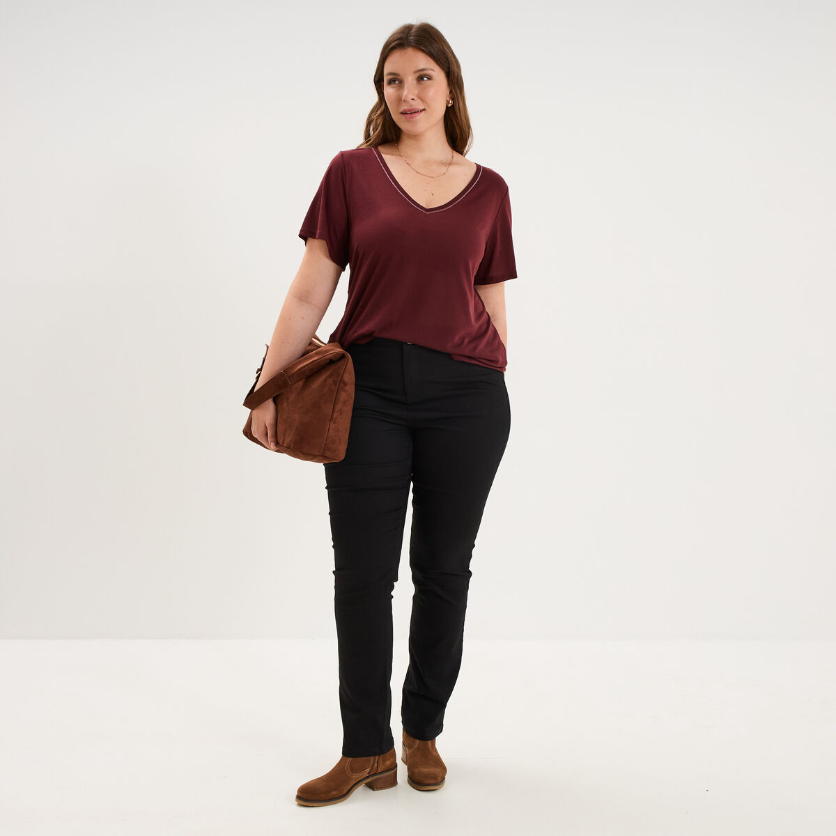 T-shirt manches courtes col V violet fonc&eacute; femme grande taille