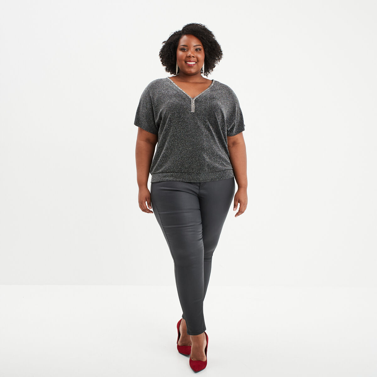 T-shirt manches courtes fils m&eacute;tallis&eacute;s gris argent femme grande taille