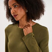 T-shirt manches longues col rond ajust&eacute; vert kaki femme