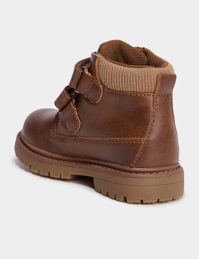 Boots &agrave; scratchs marron b&eacute;b&eacute; gar&ccedil;on