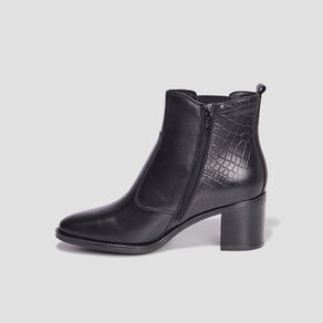 Bottines à talons avec clous en cuir noir femme