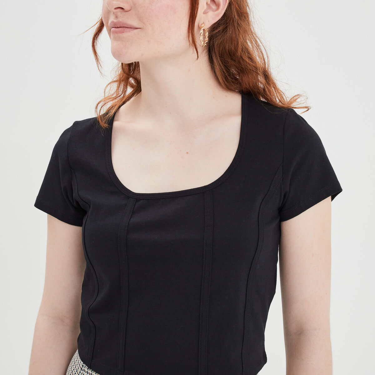 T-shirt court ajusté effet corset noir femme