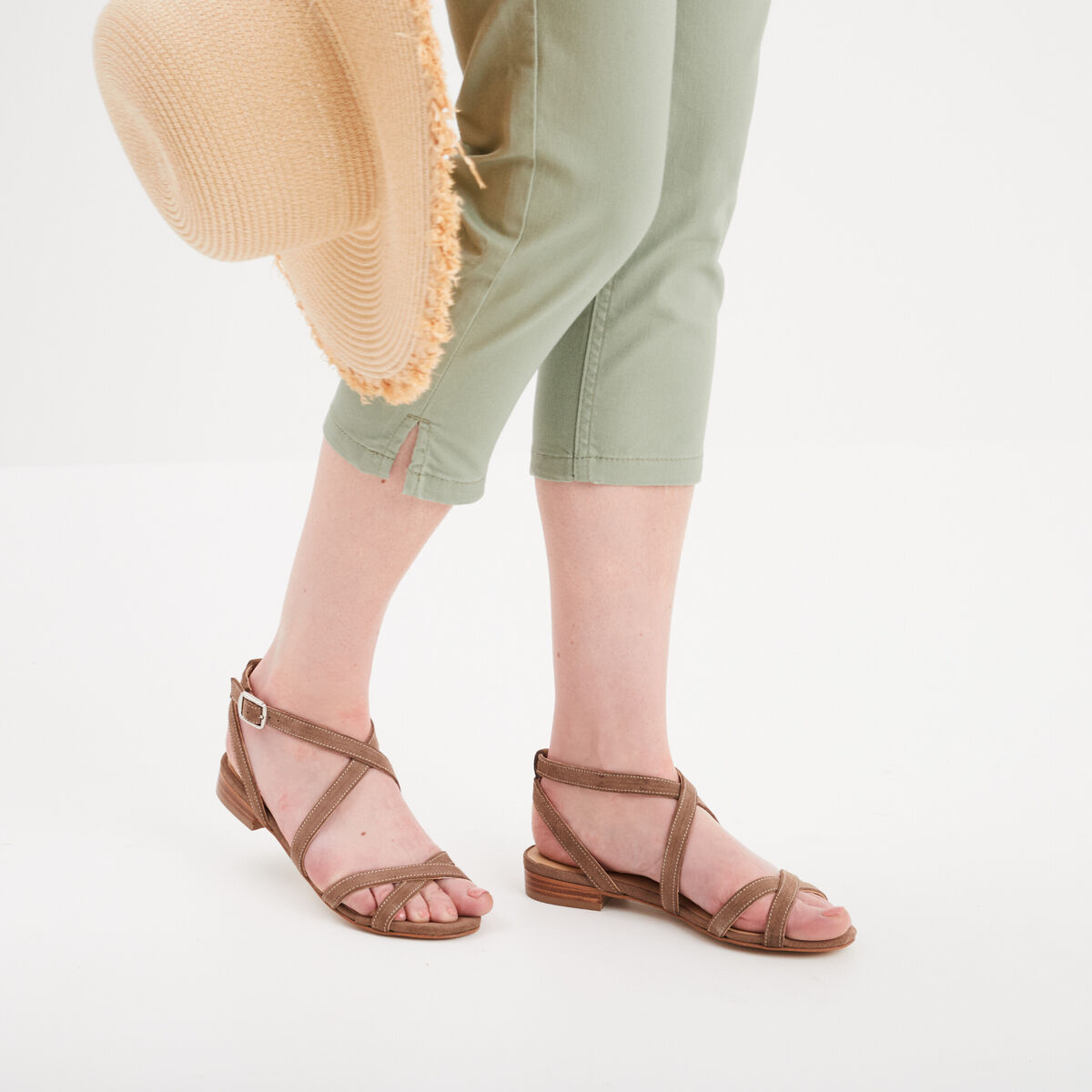 Sandales avec brides en cuir sable femme