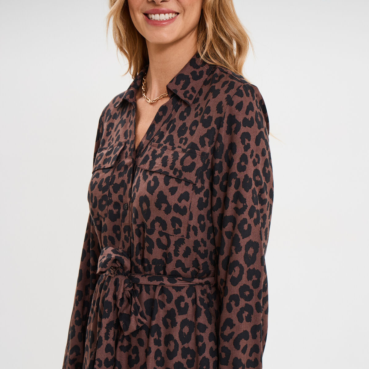 Robe chemise longue ceintur&eacute;e marron fonc&eacute; femme