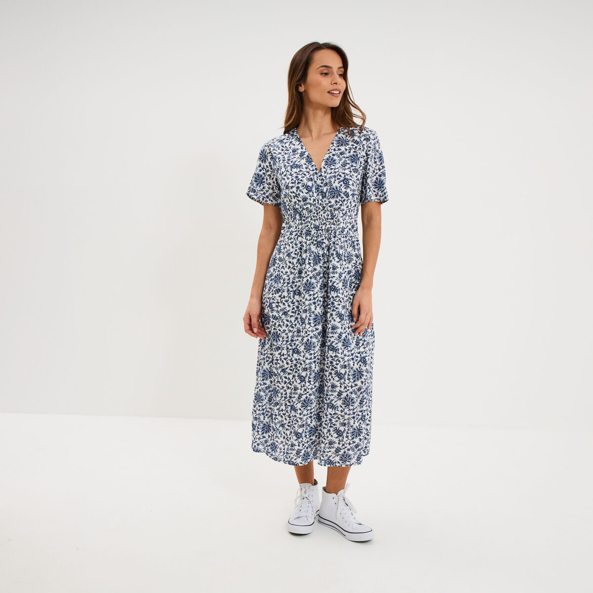 Robe longue empire taille smock&eacute;e blanc femme