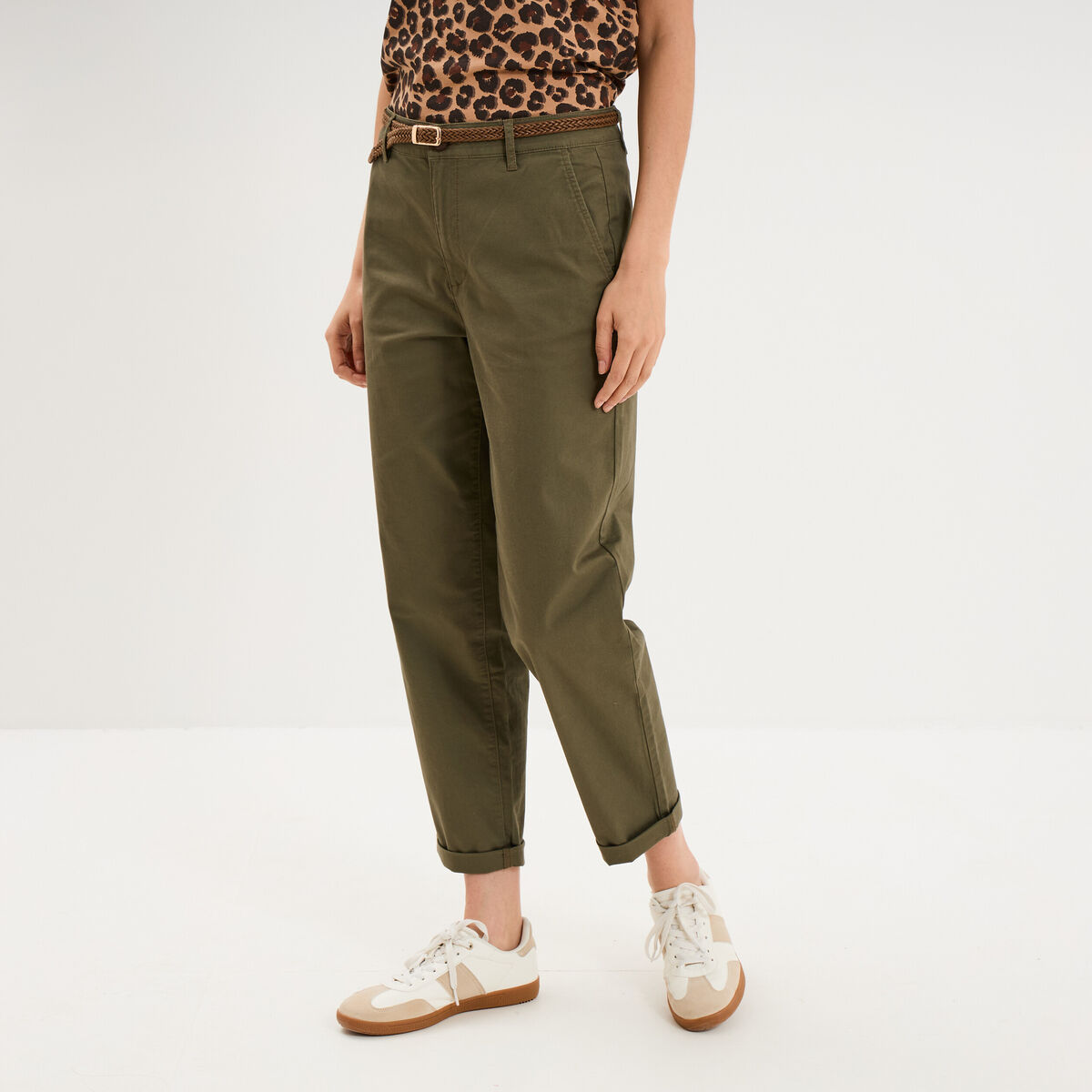 Pantalon chino regular ceinture tress&eacute;e vert kaki femme