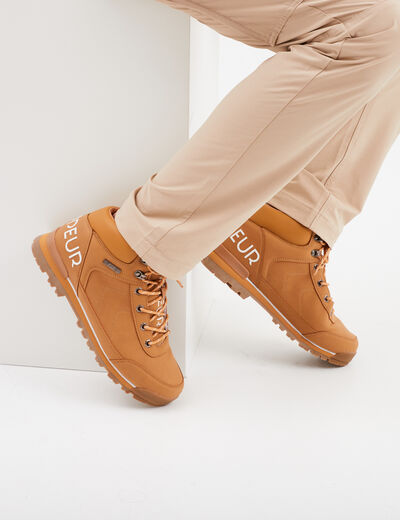 Bottines montantes semelles crant&eacute;es jaune homme