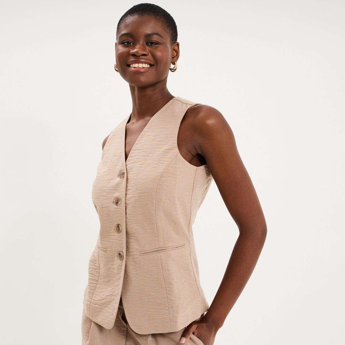 Veste sans manches ajust&eacute;e boutonn&eacute;e marron femme