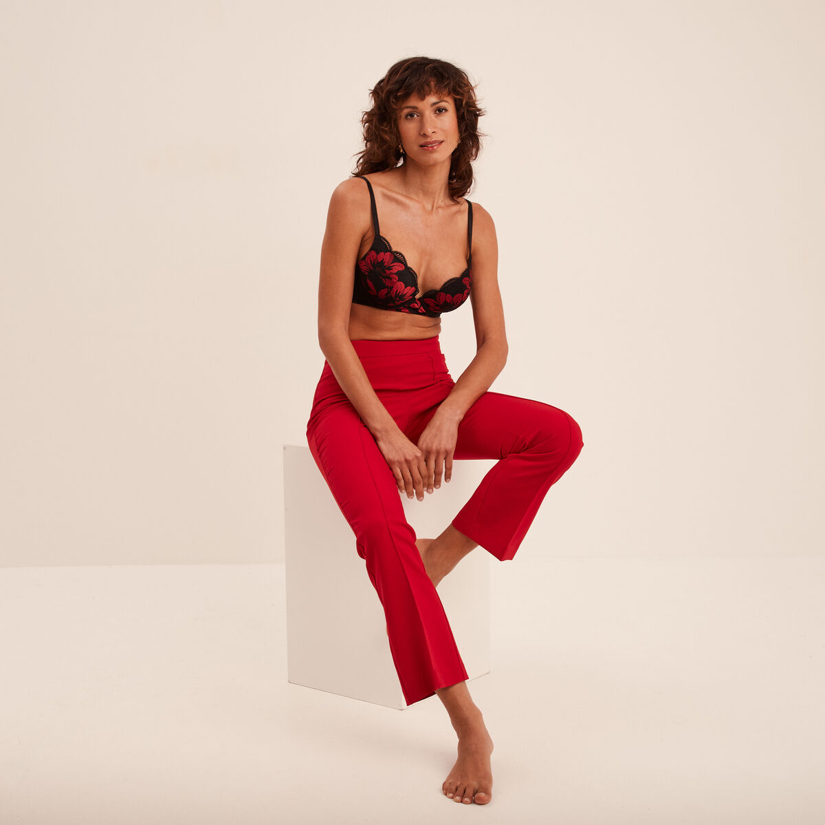 Soutien-gorge push-up dentelle padd&eacute; rouge femme