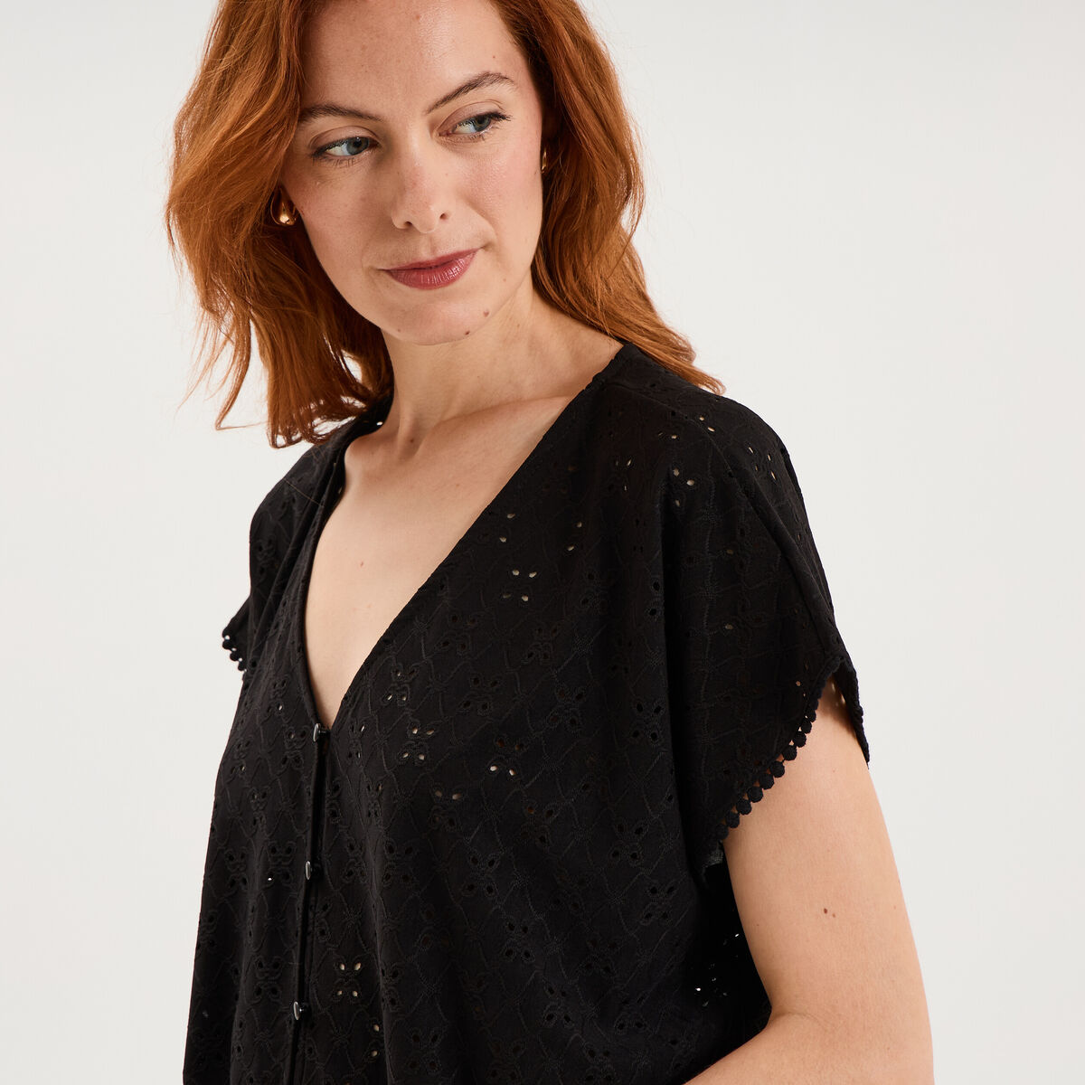 T-shirt dentelle avec boutons noir femme