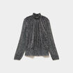 Blouse smock&eacute;e col montant gris argent femme