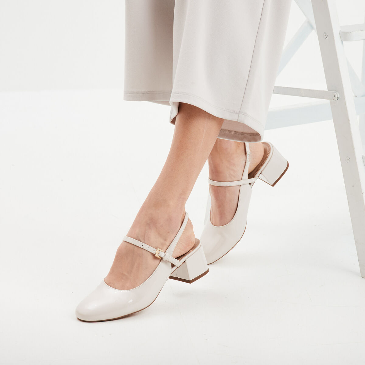 Ballerines &agrave; talons vernies blanc femme