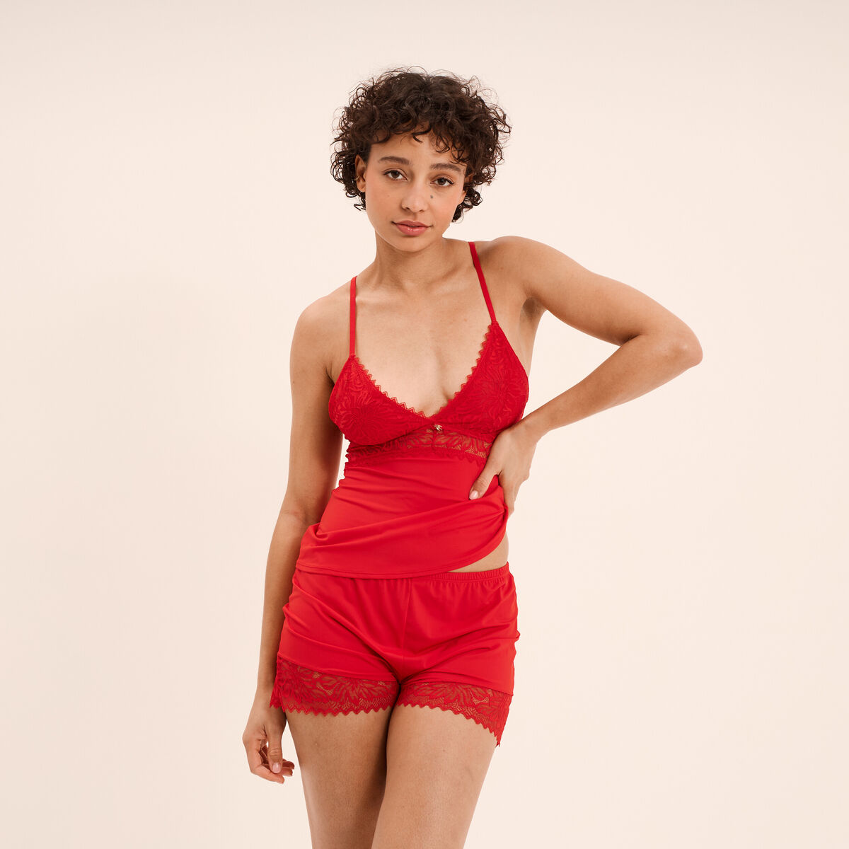 Ensemble pyjama short dentelle 2 pi&egrave;ces rouge femme