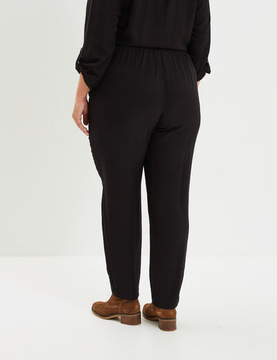 Pantalon carotte fluide élastiqué noir femme grande taille